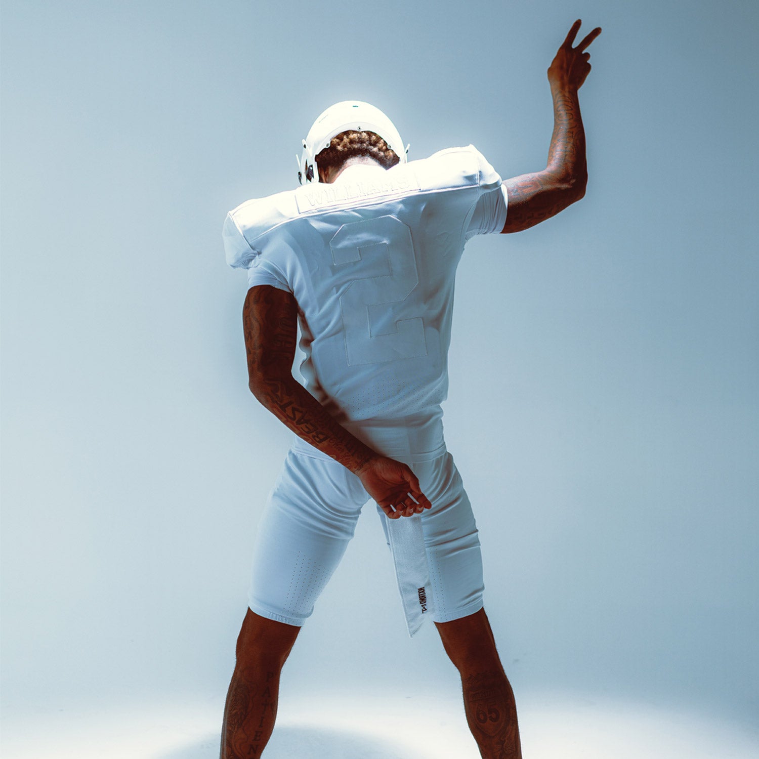 Nxtrnd Streamer Football Towel White