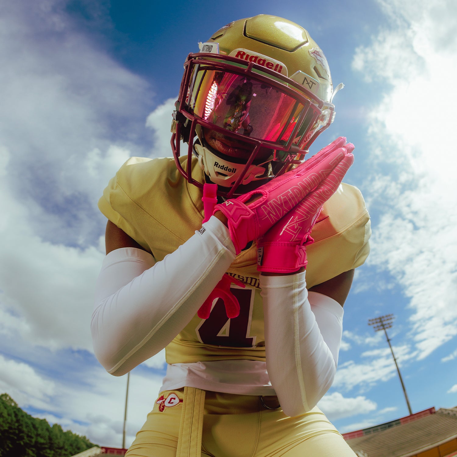 NXTRND VZR3® Football Visor Clear Pink