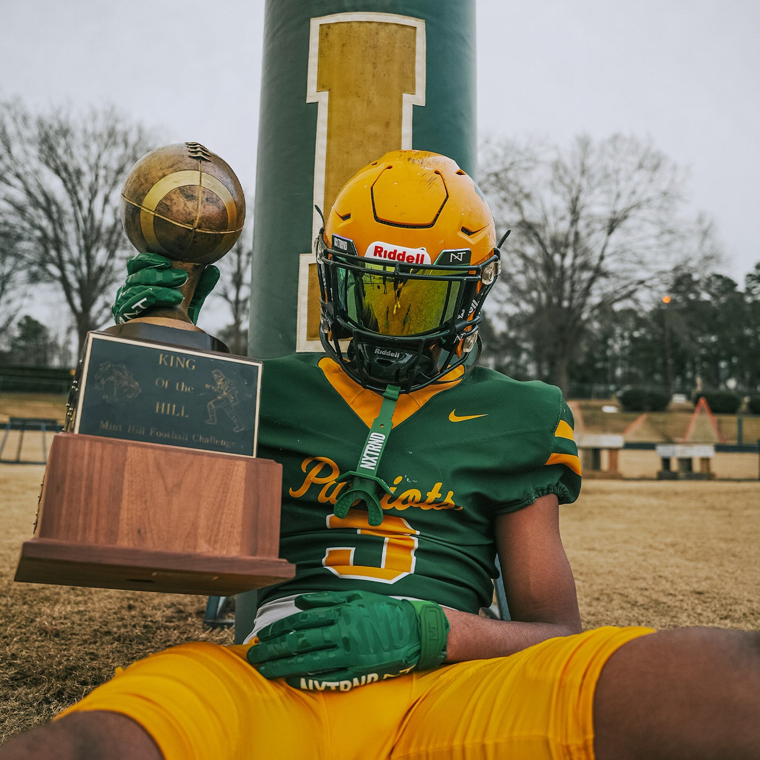 NXTRND VZR3™ Gold Football Visor